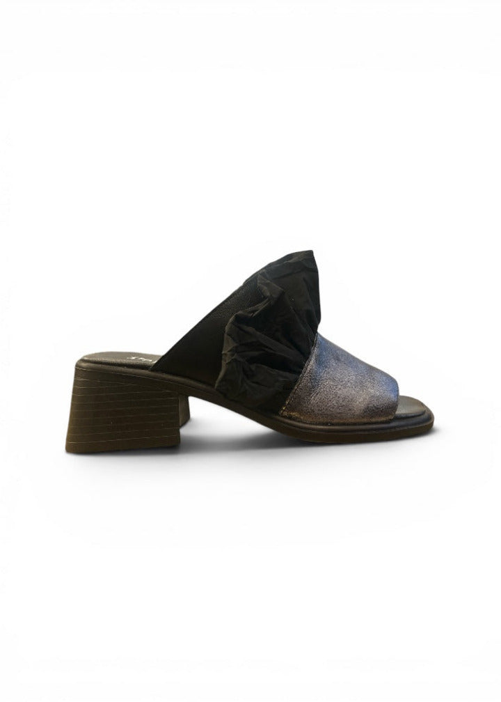 Papucei Leder Mules