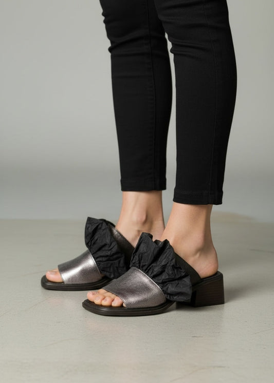 Papucei Leder Mules