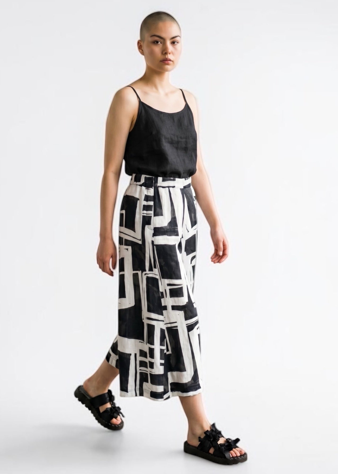 KAMUFLAGE - Culottes Hose 100% Leinen - Schwarz/Weiß Abstrakt